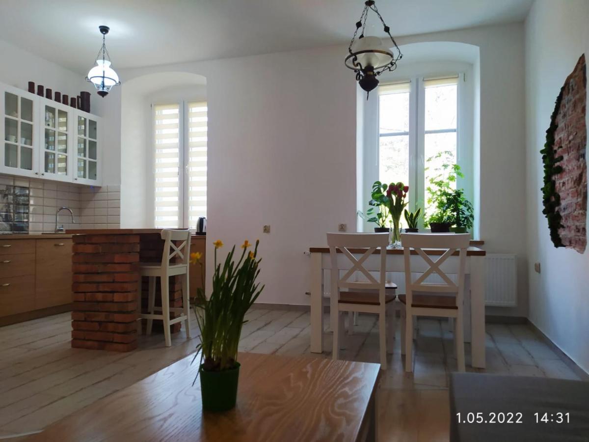 Apartament Przy Zamku Пщина Экстерьер фото